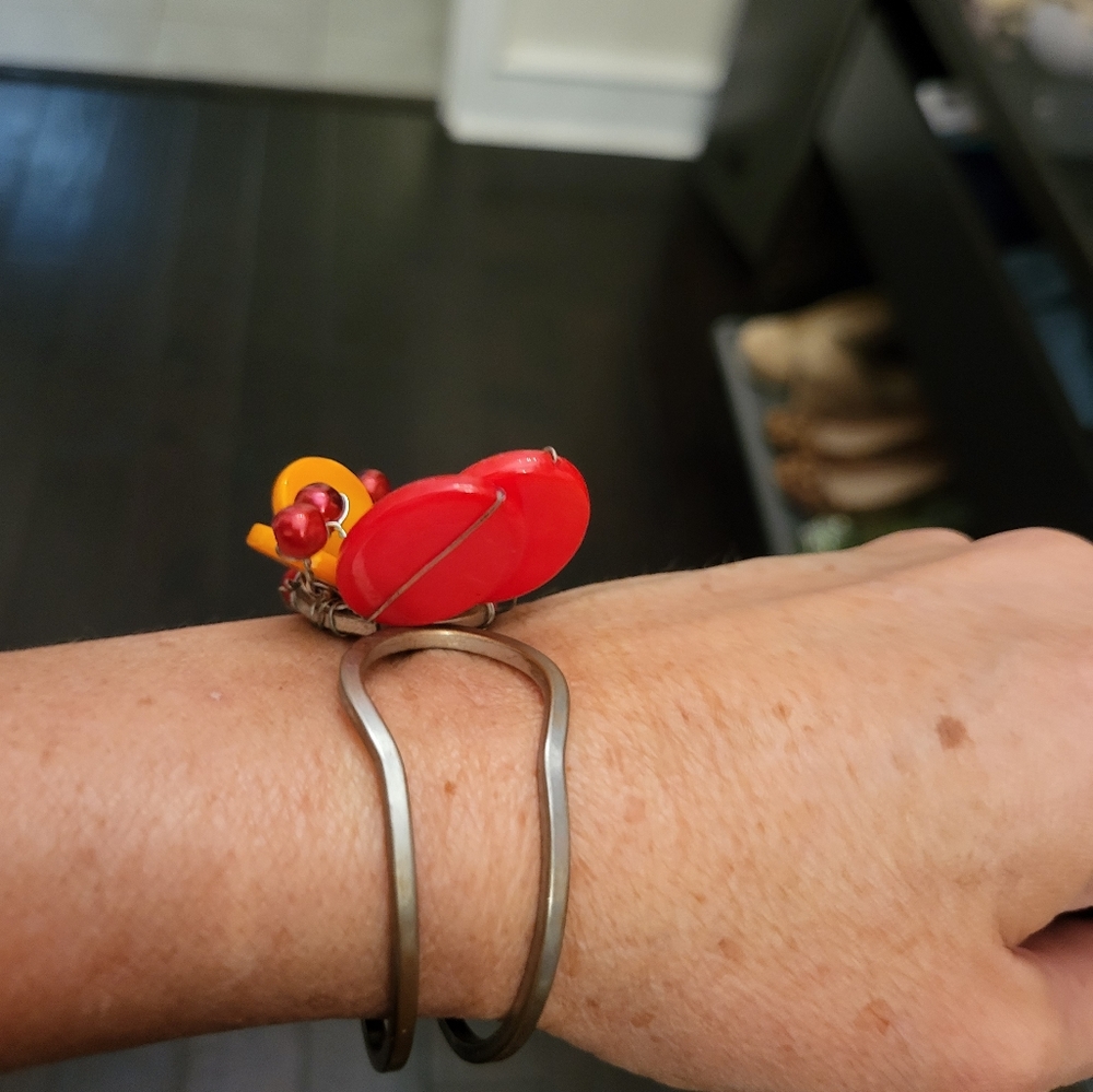 Flowered bracelet - Picture 2 of 2